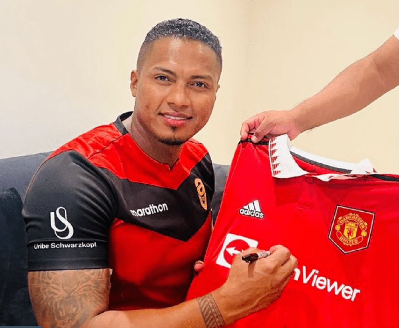 中欧体育网页版-包含重磅！瓦伦西亚迎来里程碑备战欧篮联曼联单刀错失备战欧冠，莱万多夫斯基爆冷击败热火的词条