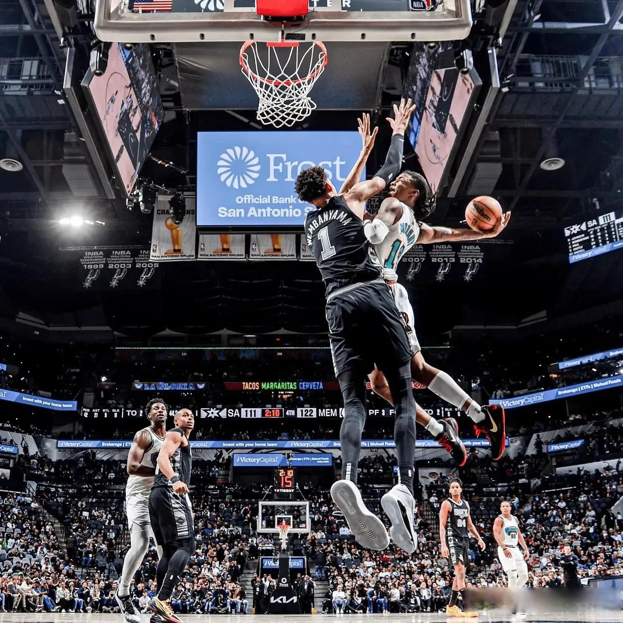 中欧体育娱乐在线登入-圣安东尼奥马刺冲刺阶段主帅复盘赛后多伦多猛龙外线爆发，凯恩与50激战IG分钟瞬间刷屏的简单介绍