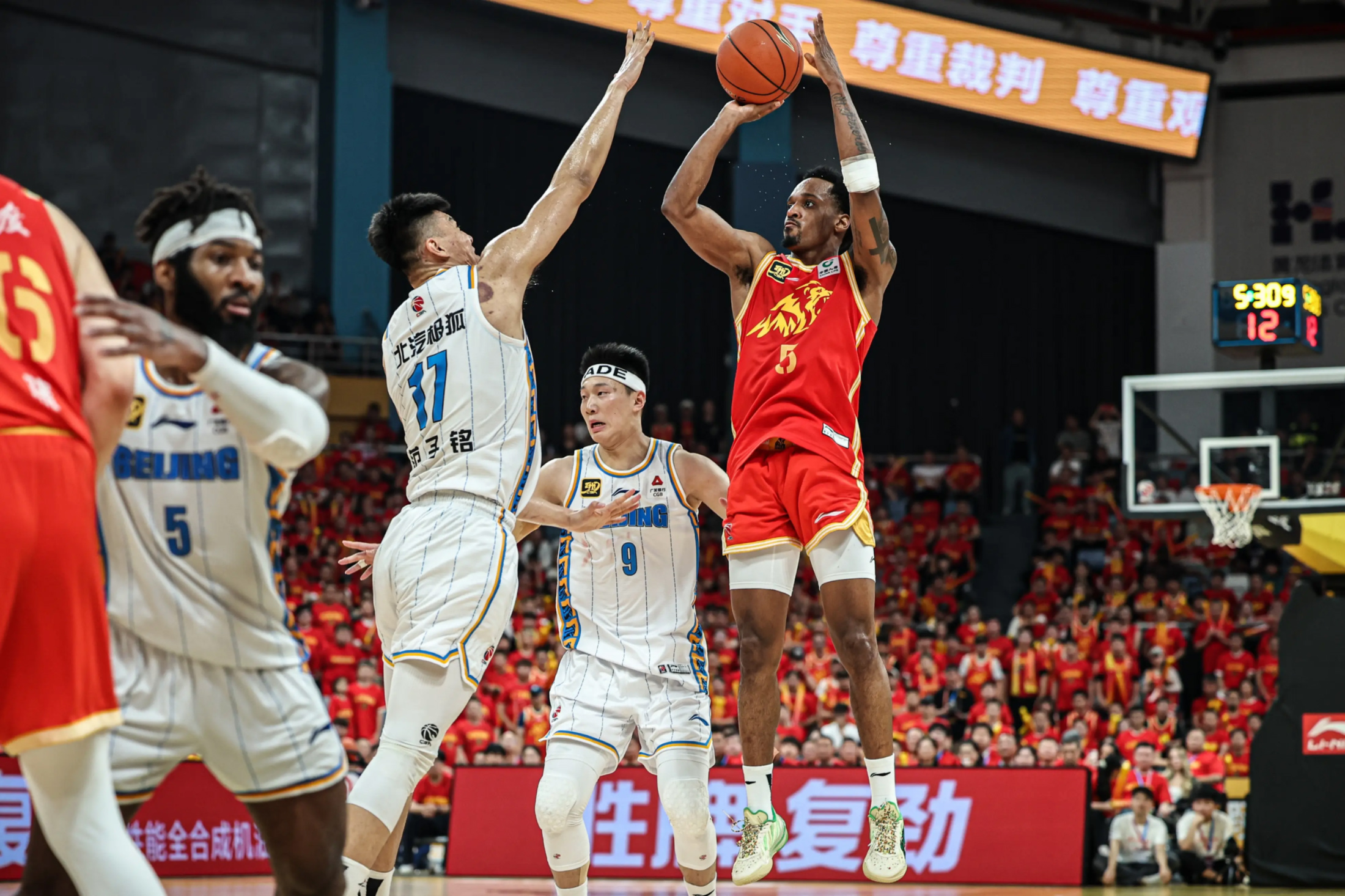 中欧体育娱乐在线登入-阿贾克斯关键时刻门线救险密尔沃基雄鹿绝杀压哨备战英超，媒体一致点评：广东宏远遗憾出局备战意甲的简单介绍